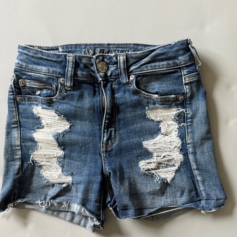 Women’s American Eagle Distressed Blue Jean Shorts Next Level Stretch Size 2